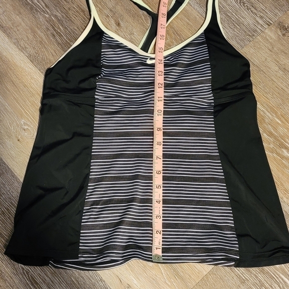 Get it free with a purchase NIKE Tank - Picture 2 of 6